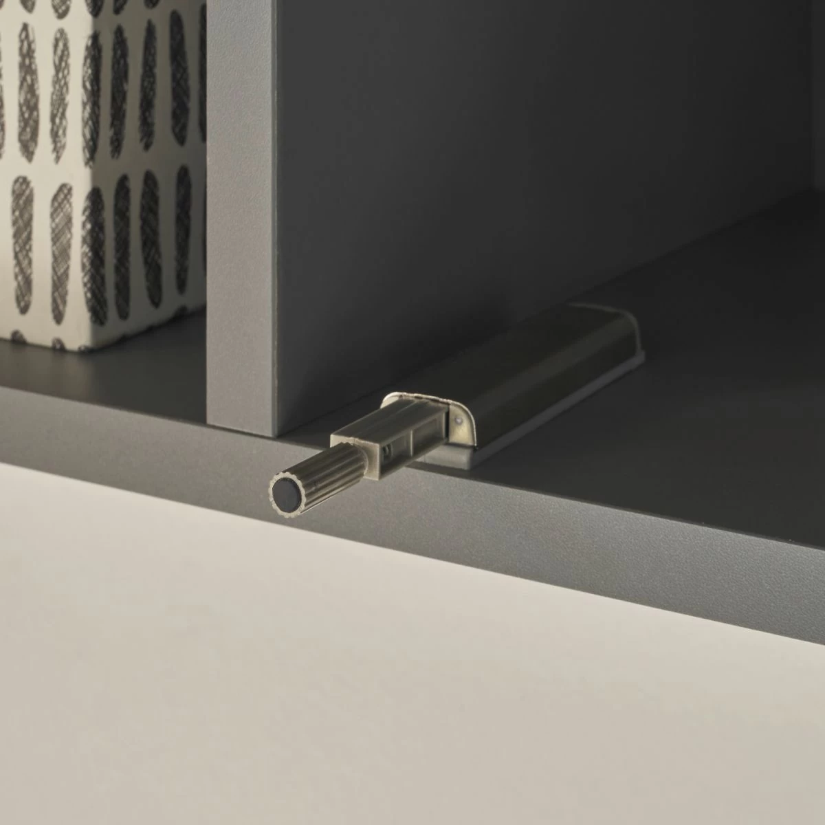 Hängeschrank "Piano" In Grau Wandschrank Hängend 152 X 30 Cm 4 Hängeschrank "Piano" In Grau Wandschrank Hängend 152 X 30 Cm – Bild 2