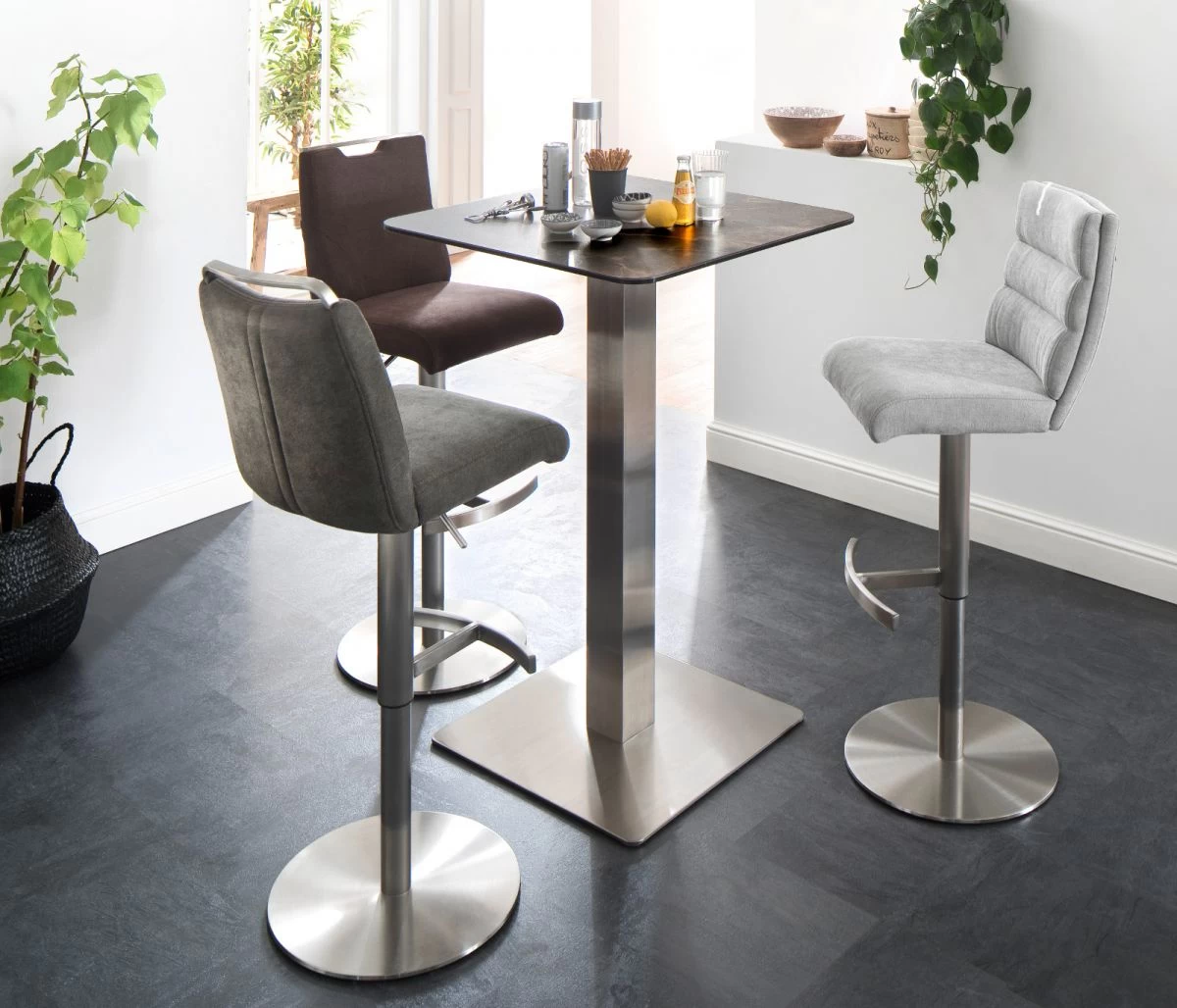 Barstuhl "Giulia" In Braun Feingewebe Und Edelstahl Gebürstet Barhocker Mit Griffleiste Höhenverstellbar 7 Barstuhl "Giulia" In Braun Feingewebe Und Edelstahl Gebürstet Barhocker Mit Griffleiste Höhenverstellbar – Bild 5