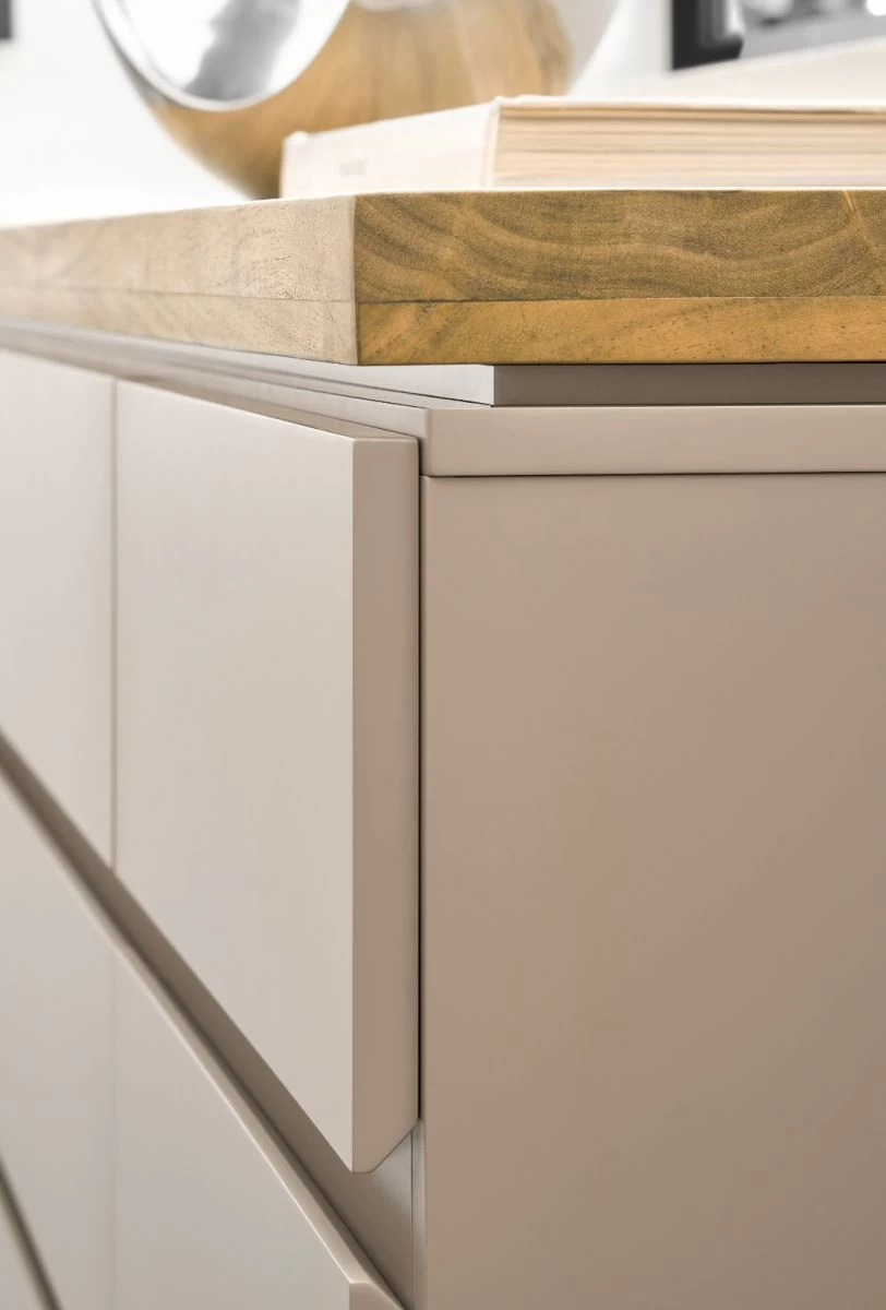 Kommode "Palamos" In Warmgrau Matt Lackiert Und Akazie Massiv Wohn- Und Esszimmer Highboard 113 X 123 Cm 6 Kommode "Palamos" In Warmgrau Matt Lackiert Und Akazie Massiv Wohn- Und Esszimmer Highboard 113 X 123 Cm – Bild 4